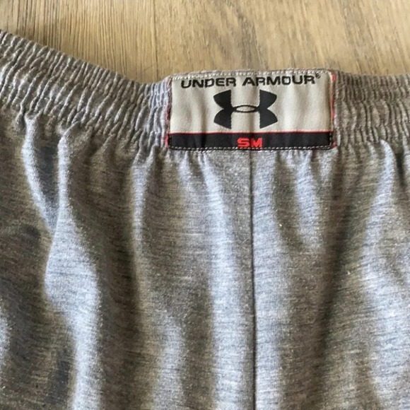 Under  Armour gray athletic shorts size small - Picture 9 of 9